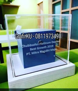 Jasa Pembuatan Grafir Akrilik Terbaik. grafir laser acrylic